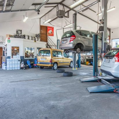 Autowerkstatt in Sassenberg bei Beckum – Hebebühne